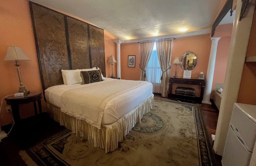 Hammond Bed & Breakfast | The Orleans Suite W/King Bed