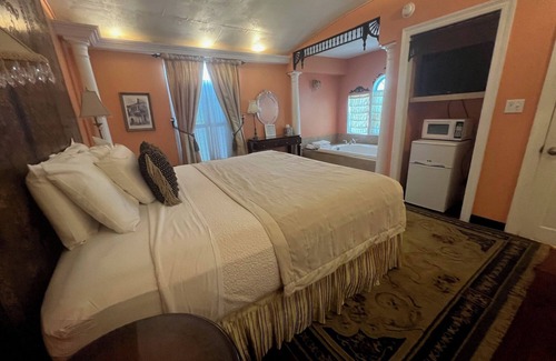 Hammond Bed & Breakfast | The Orleans Suite W/King Bed