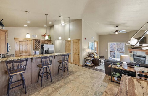 Bear Hollow Village Condo | The Oslo: Lux 3 bedroom with soaking tub & pool
