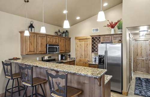 Bear Hollow Village Condo | The Oslo: Lux 3 bedroom with soaking tub & pool