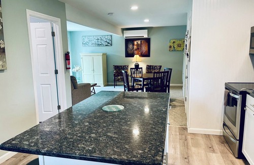 Freeport Cottage | The Outlet House, Comfortable Cottage