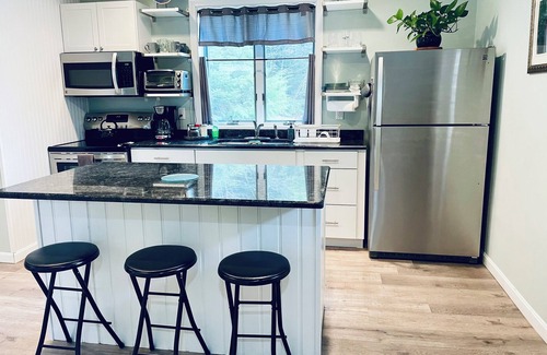 Freeport Cottage | The Outlet House, Comfortable Cottage