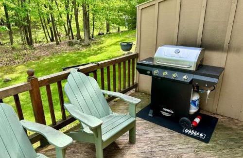 Tannersville House | The Outpost Camelback Walk to Ski, Swim, and Fun!