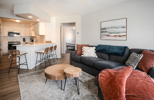 Williams Bay Condo | The Overbrook – 2BR Pet-Friendly Condo Lake Geneva