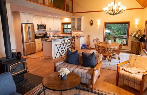 Harrison Hot Springs House | The Overlook | Luxury Lakeside Home with Dock