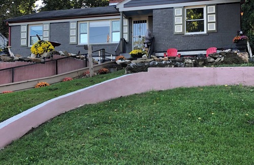 Hillcrest Heights House | The Overlook, a charming Temple Hills get away.