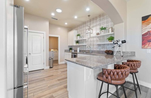 Greenehaven House | The Overlook - Amazing Views, Hot Tub & Game Room!