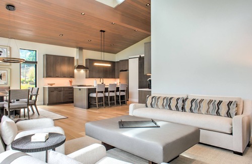 Sylva House | The Overlook at Balsam Mountain Preserve: Modern Mountain Home on Arnold Palmer Golf Course
