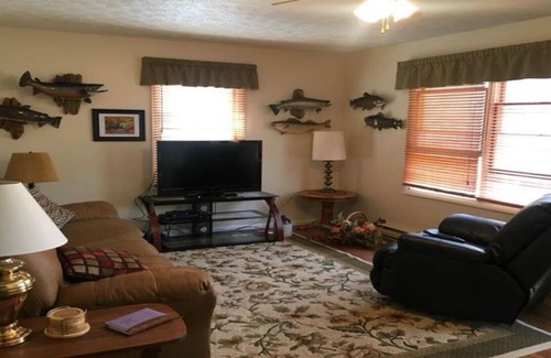 Elkins House | The Overlook: Beautiful Riverfront Views, Perfect for families!
