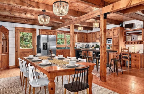 Hendersonville House | THE OWL'S NEST-LUXURY cabin in Hendersonville
