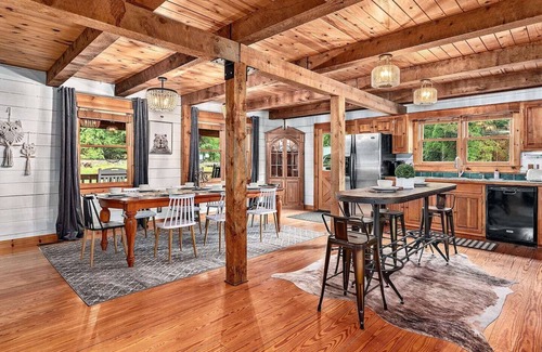 Hendersonville House | THE OWL'S NEST-LUXURY cabin in Hendersonville