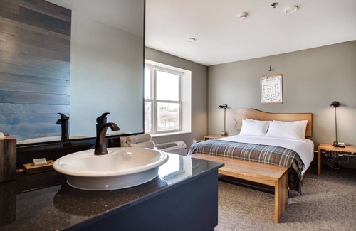 Downtown Eau Claire Hotel | The Oxbow Hotel