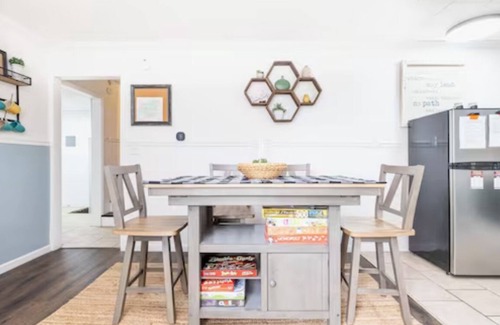 Lakeview House | The Pad on the Lake! Sleeps 8. Great outdoor living space! Dog Friendly!