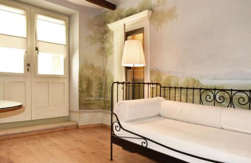 Sirolo Apartment | The painted house, nei vicoli di Sirolo posto spiaggia in omaggio