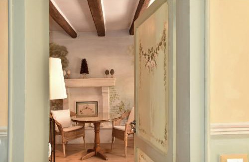 Sirolo Apartment | The painted house, nei vicoli di Sirolo posto spiaggia in omaggio