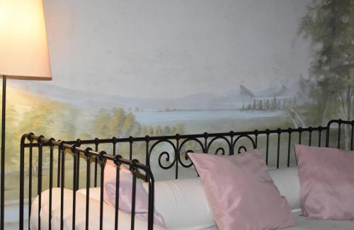Sirolo Apartment | The painted house, nei vicoli di Sirolo posto spiaggia in omaggio