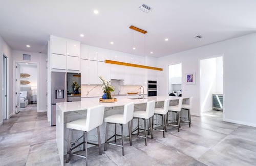 Arlington Park House | The Palace on Clematis – Siesta Key Vacation Home with Large Pool, Firepit & Great Location