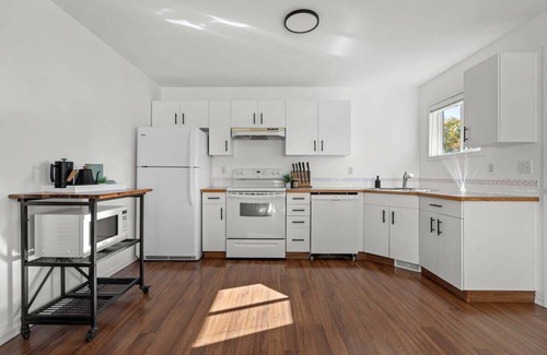 Sylvan Lake House | The Palms | Beachside Retreat | Steps to the Lake!