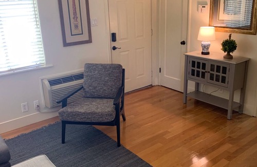 Southeastern Sacramento Apartment | The Palms Cottage unit 3