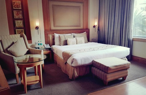 Sushant Lok Resort | The Palms Town & Country Club - Resort