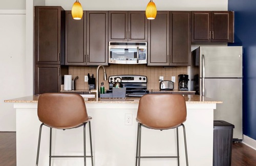 Southtown Apartment | The Paloma: AFB, Pool, Riverwalk