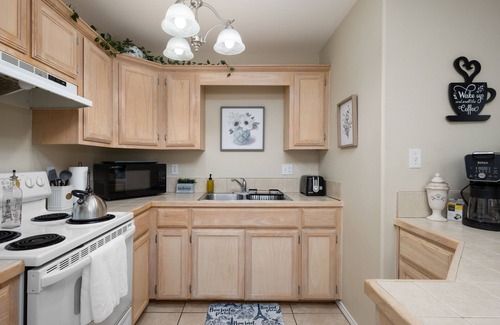 Harlingen Condo | The Parisian Keyless Condo 4 min from Airport and Hospitals