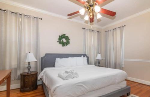 Columbus House | The Parkside Cottage Lakebottom Park at Doorstep!