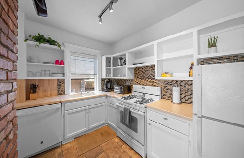 Midtown - Westport Apartment | The Parlor - 2BD/1BA Furnished Midtown Apartment - 30 day minimum