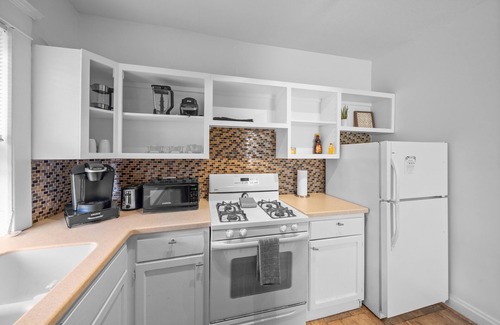 Midtown - Westport Apartment | The Parlor - 2BD/1BA Furnished Midtown Apartment - 30 day minimum