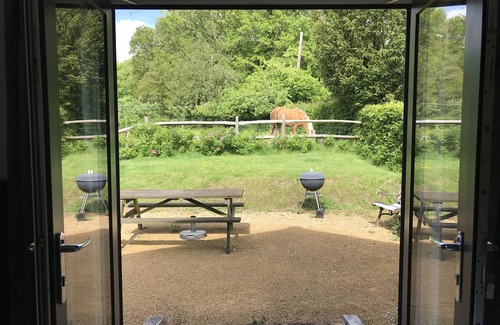 Robertsbridge Cottage | The Parlour - Spectacular views, country walks, cozy nights, pet friendly.