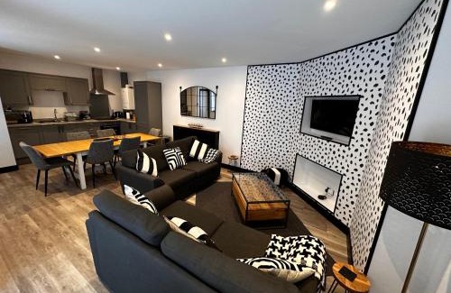 Ivybridge House | The Parlour - The Cottages at Blackadon Farm