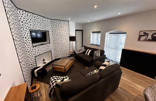 Ivybridge House | The Parlour - The Cottages at Blackadon Farm