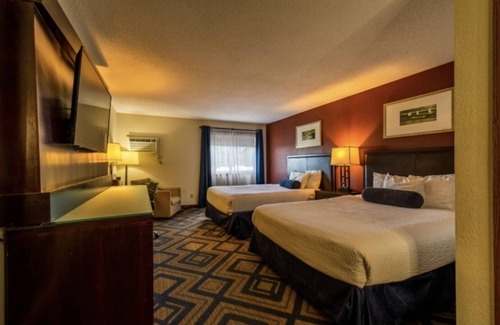 Warroad Hotel | The Patch Lodge