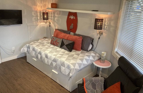 Okanagan-Similkameen Bed & Breakfast | 'The Patio' King Suite at GaLaView B&B: Sunsets; Beaches & Wineries