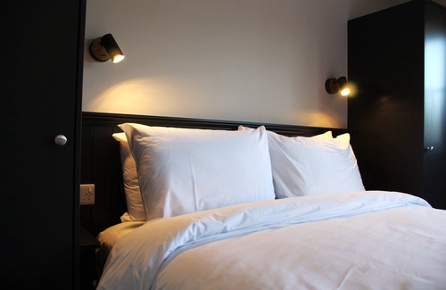 Woking Hotel | The Pavilion Bisley