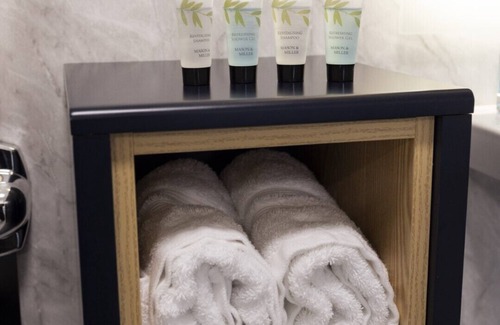 Woking Hotel | The Pavilion Bisley