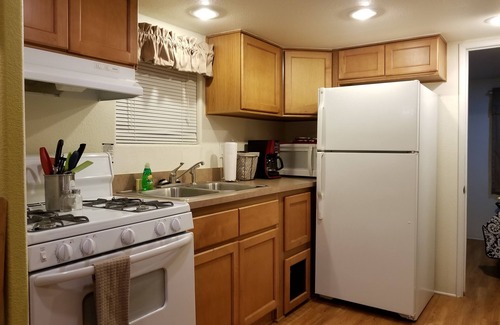 Fredericksburg Cabin | The Peach Cabin at Mendelbaum Winery Guest Cabins