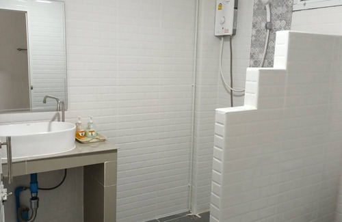Phetchaburi Hotel | The Peachhotel