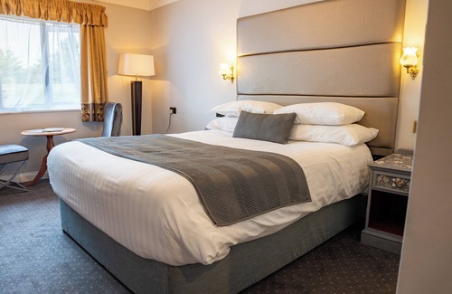 Broughton Hackett Hotel | The Pear Tree Inn & Country Hotel