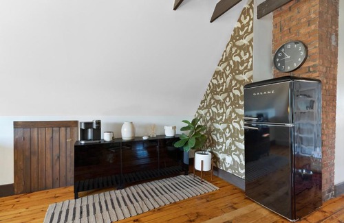 Fair Haven Apartment | The Pearl Garden, New Haven