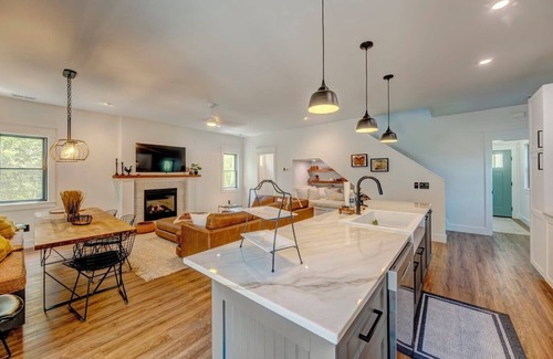 Sheridan House | The Pearl - Luxe Gem | Fire Pit, King & Walkable