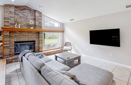 Tampa Palms House | The Pearl | Modern house in Tampa with a private pool