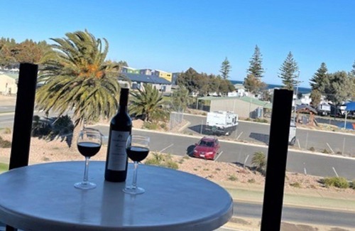 Wallaroo House | The Pearl of Wallaroo - perfect escape from the Urban Jungle of city life.