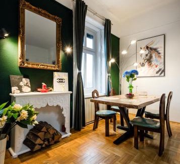 Belso-Ferencvaros Apartment | The Pearl with the Danube and Gellert Hill View