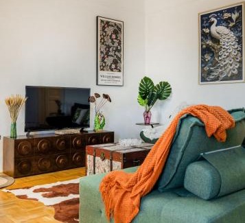 Belso-Ferencvaros Apartment | The Pearl with the Danube and Gellert Hill View