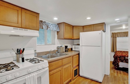 Fredericksburg Cabin | The Pecan Cabin at Mendelbaum Winery Guest Cabins