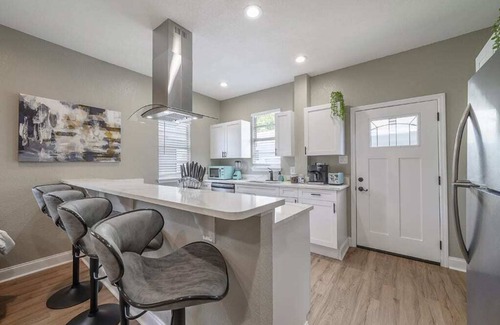 Tampa Apartment | "The Penny-farthing Flat" - 2BR |Fire Pit|Grill