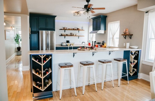 Barrie Apartment | The Penthouse | Luxury at the Lake