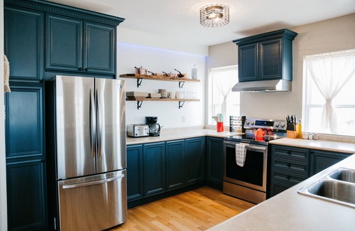 Barrie Apartment | The Penthouse | Luxury at the Lake