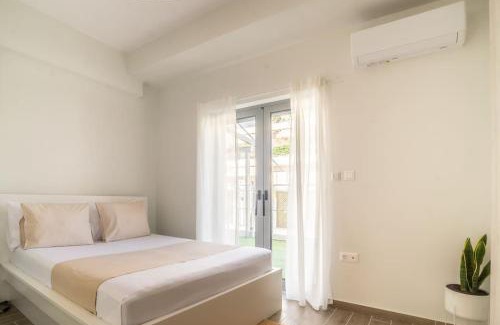 Kinosargous Apartment | The Penthouse Private Jacuzzi & Lycabettus View